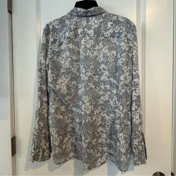 Eddie Bauer lightweight 100% cotton gray cream off white floral button up blouse - Picture 6 of 8